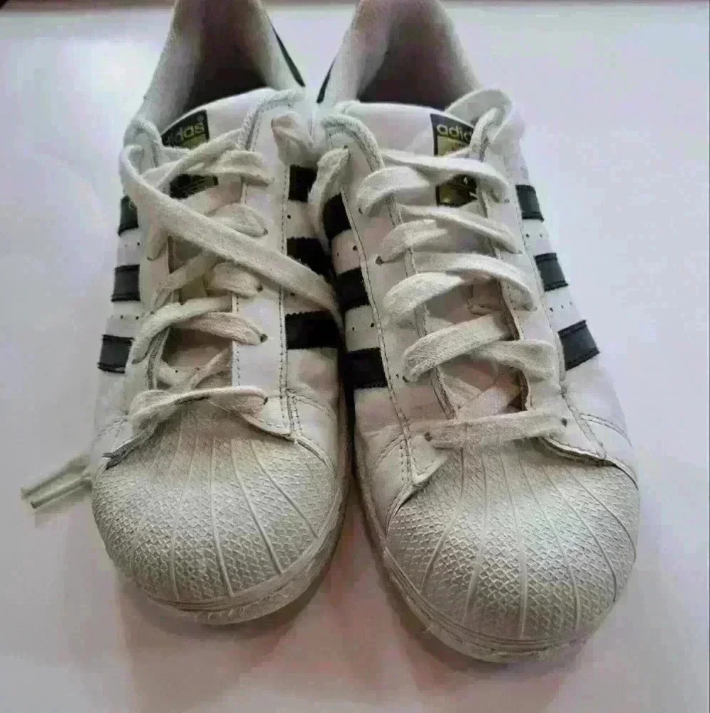 Adidas superstar Women's 8 READ B1